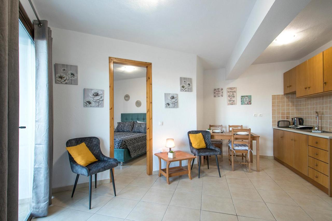 D & E Apartments Skiáthos Eksteriør bilde